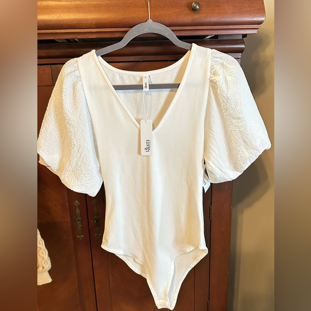 NWT Glam V Neck Bodysuit with puff sleeves